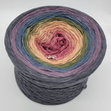 Mélange de Chaos et Art Gradient Yarn With Shimmer