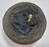 Moving On (inverse) Gradient Yarn With Shimmer