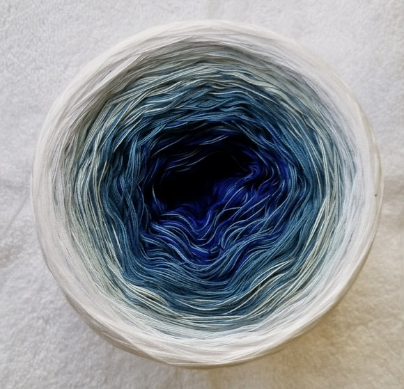 White to blue gradient yarn